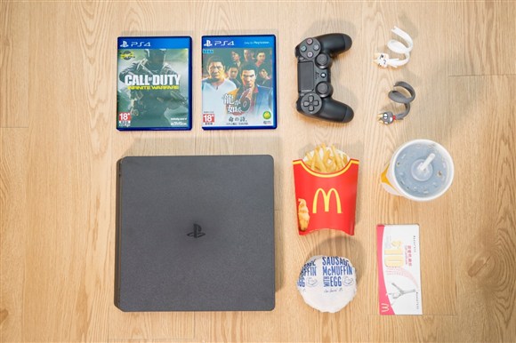 PlayStation4 情人节「101分女友」套装 送赠PS4™甜蜜食麦记