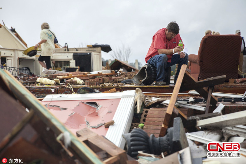 美国东南部地区遭遇龙卷风 致至少19人死亡