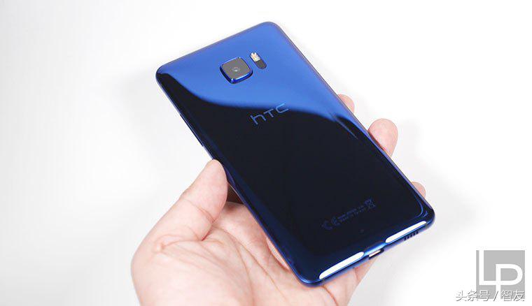 HTC U Ultra宝石蓝实机拆箱图赏