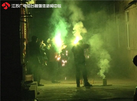 南京一医院收治多名遭烟花爆竹被炸伤眼睛患者