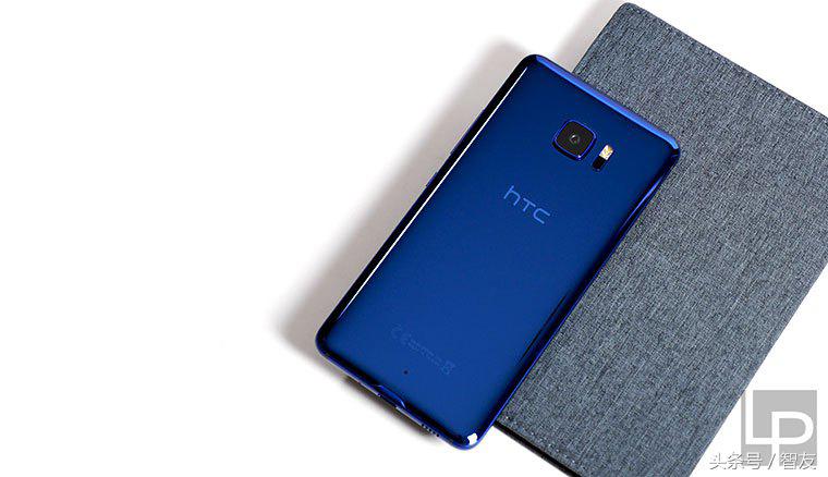 HTC U Ultra宝石蓝实机拆箱图赏