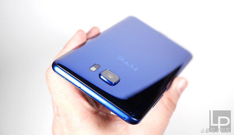 HTC U Ultra宝石蓝实机拆箱图赏