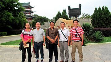 曾祥裕为海内外易友来风水名城赣州旅游作讲解