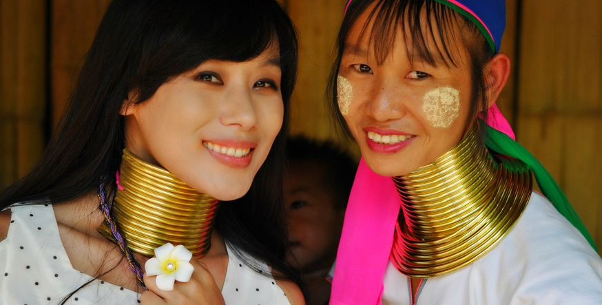 直击泰国长颈族女人：铜环重达5公斤 一生只能取下3次