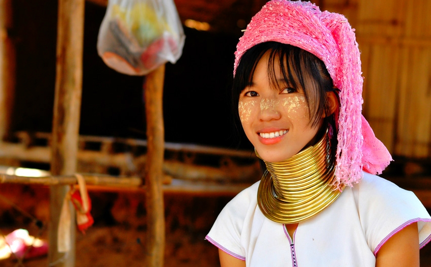 直击泰国长颈族女人：铜环重达5公斤 一生只能取下3次