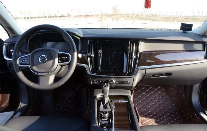 沃尔沃最贵的轿车，内饰焕然一新，动力略显不足，车主说用车感受
