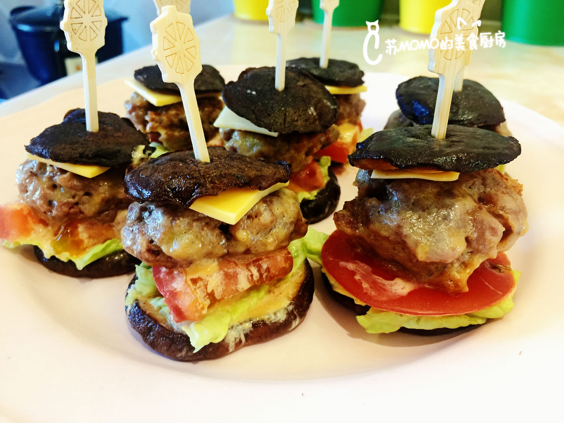 A hamburger, confuse fort of your Xianggu mushroom