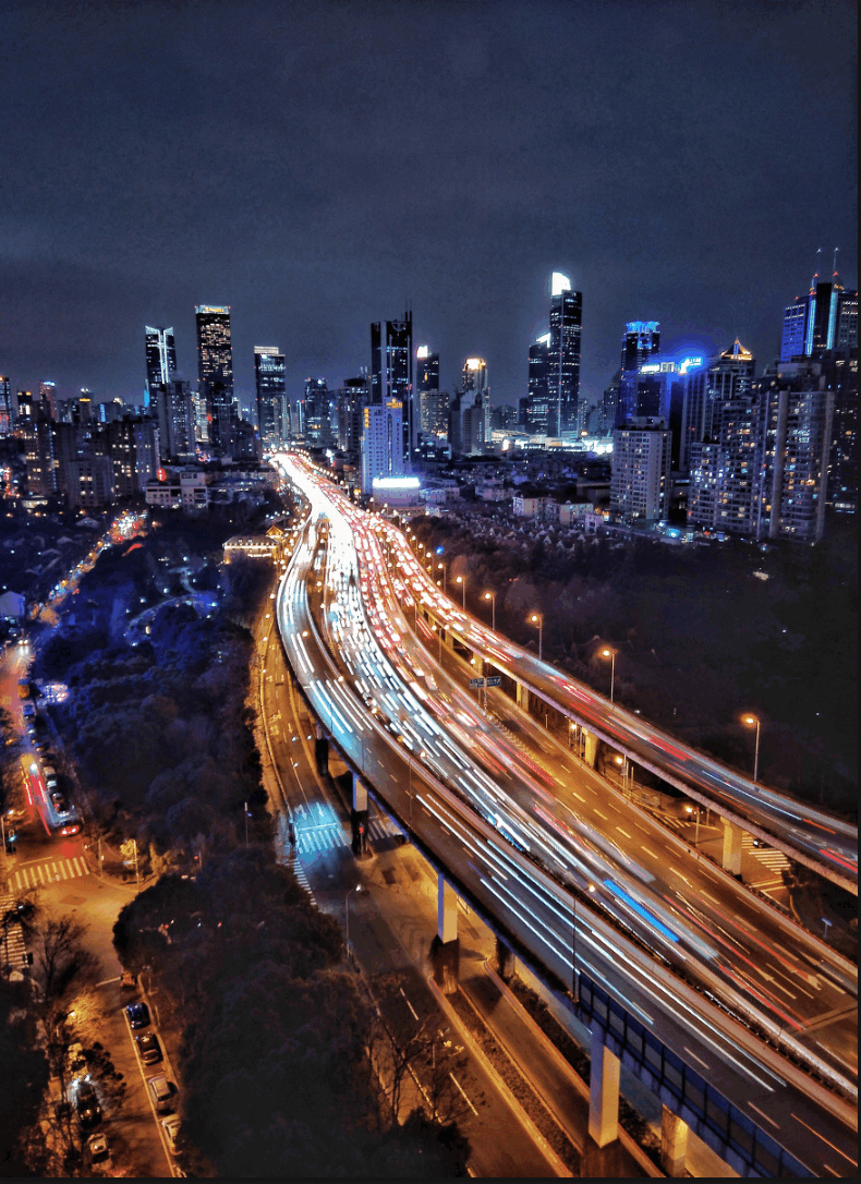 熙熙攘攘的城市夜景，我就用nubiaminiS在纪录