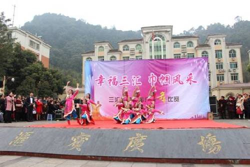 合川三汇镇：隆重举办第一届广场舞大赛