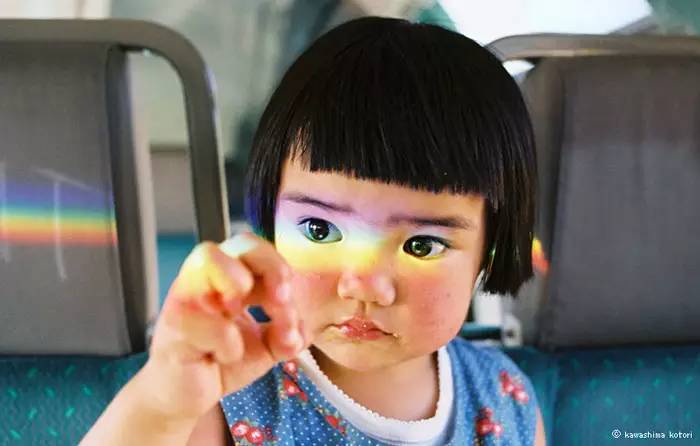日本摄影师花1年为农村小女孩拍了写真，抚平了国难地震之后日本人的心理创伤！