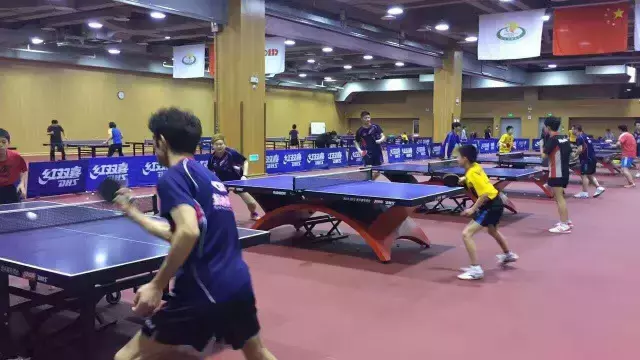 一帮业余乒乓高手跑到中国乒乓球学院