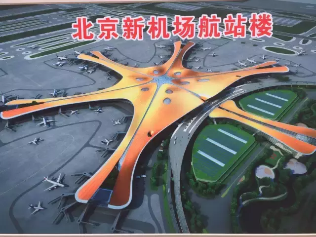北京新机场航站楼主体结构封顶，年底将“穿衣戴帽”！