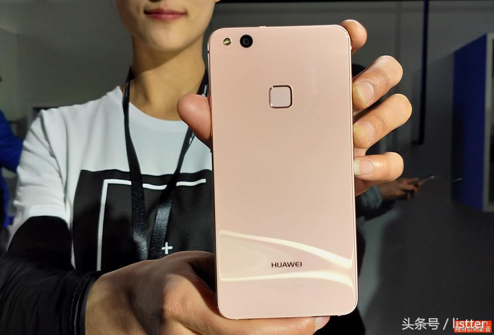 第一时间入门HUAWEI nova 青春版 引起喝彩的轻旗舰级