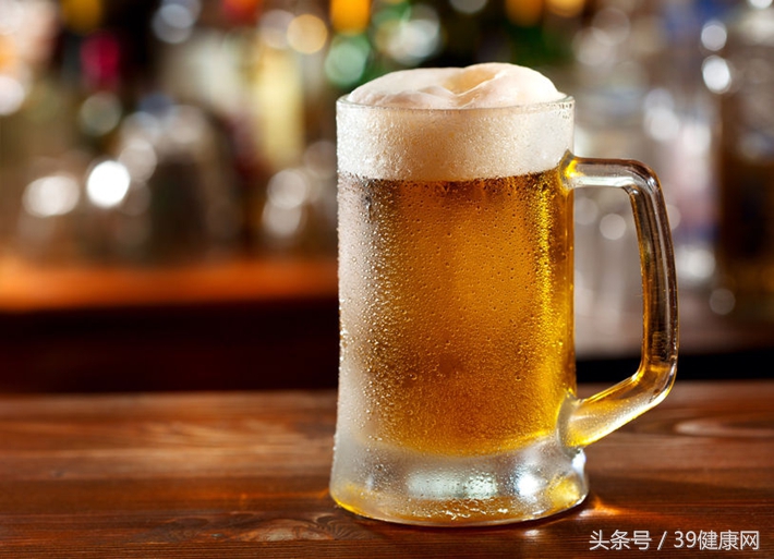 每天喝少量的啤酒,竟有利于减轻体重;而平时有喝适量啤酒习惯的人