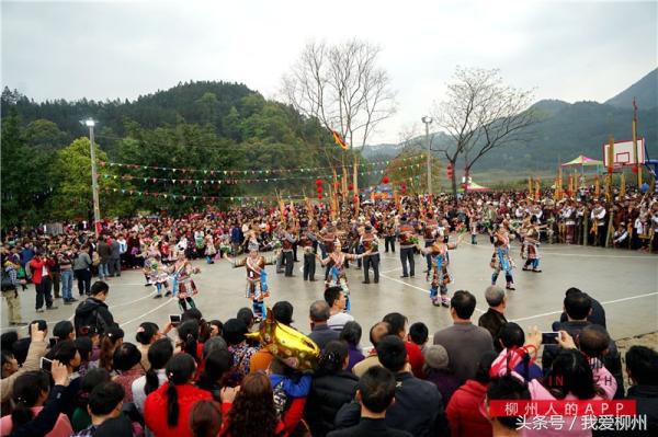 多图：融水壮乡群众欢庆三月三歌节