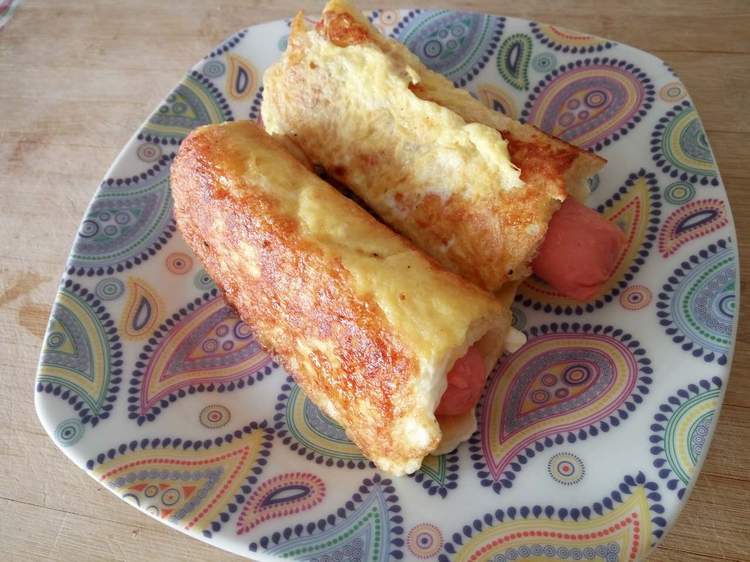 面包片，鸡蛋，香肠，铁三角搭配又有新吃法！香煎鸡蛋面包卷香肠