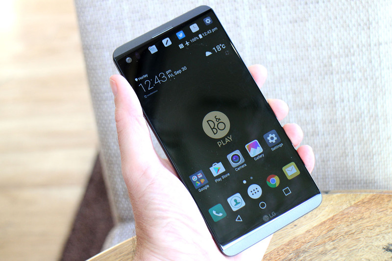 单独副屏配搭拆式充电电池——LG V20测评