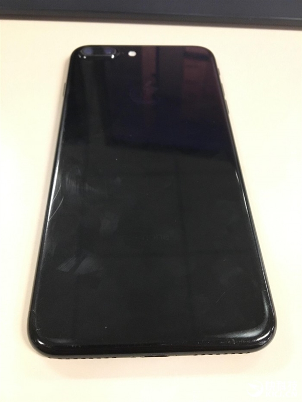 亮黑iPhone 7损坏比较严重 果酵秀刮花图