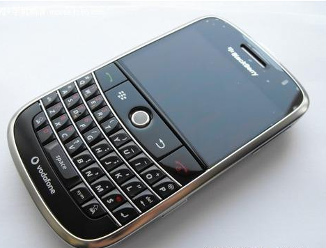 复古篇，以前为了更好地抵抗黑莓9000，Nokia发布顶尖商务机E71