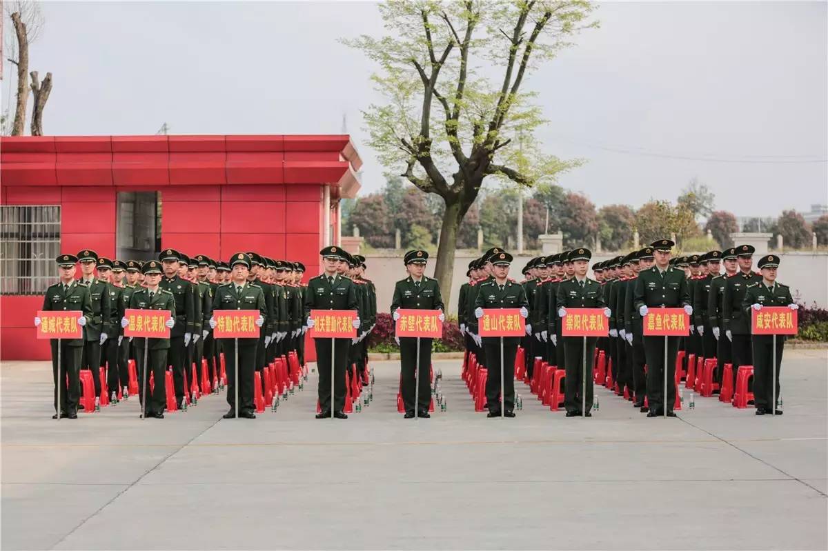 咸宁消防支队举行2017年全市消防部队“条令条例”知识竞赛暨队列会操