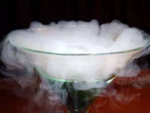 中国第一瓶自制液氦诞生丨科学史