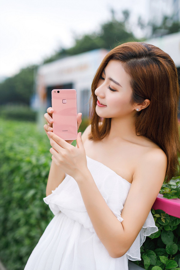 春天的气息 HUAWEI nova 青春版两色美女图赏