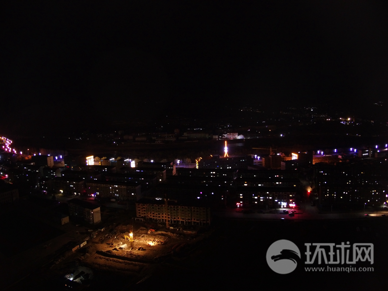 在百米空中俯瞰鸭绿江 朝鲜的白天黑夜竟是这般模样