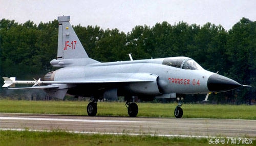 这架被低估的国产联合战斗机，巴方称其为“雷电”JF-17