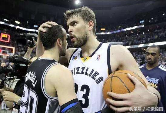 nba摸头为什么不介意(细数NBA各种摸头杀，邓肯几乎摸遍全联盟)