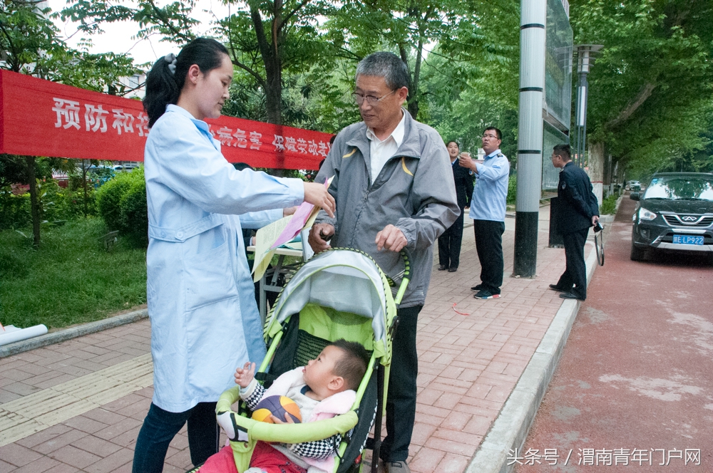 渭南高新区开展“全国儿童预防接种日”宣传活动