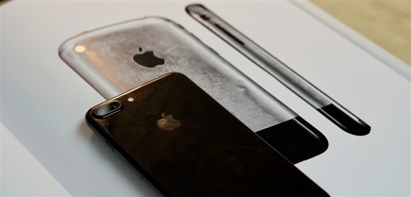 总算直到！iPhone 7S、8新作用明确：适用无线快速充电技术