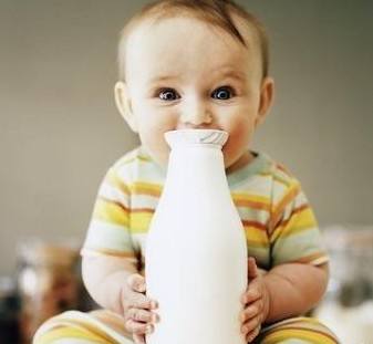 蹦高、扒门框、喝牛奶 孩子增高，哪个更靠谱？