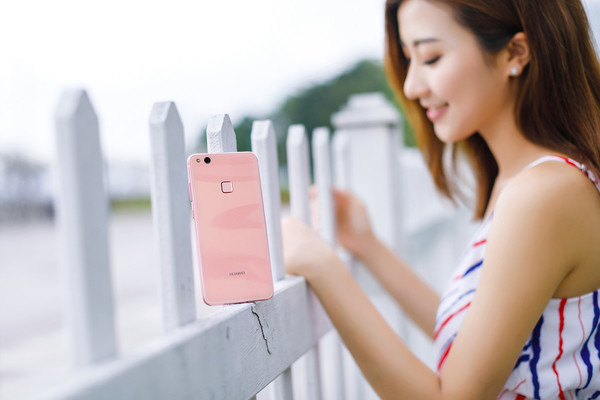 春天的气息 HUAWEI nova 青春版两色美女图赏