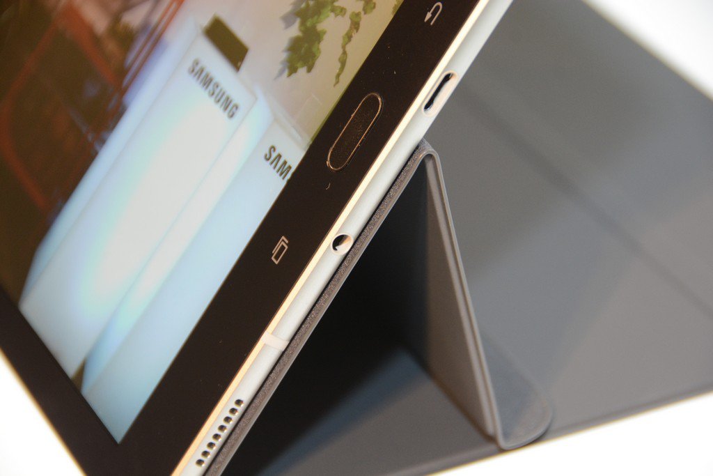 文字直送科技新闻：三星Galaxy Tab S3发布：10 bits HDR、AKG音箱、价钱发布