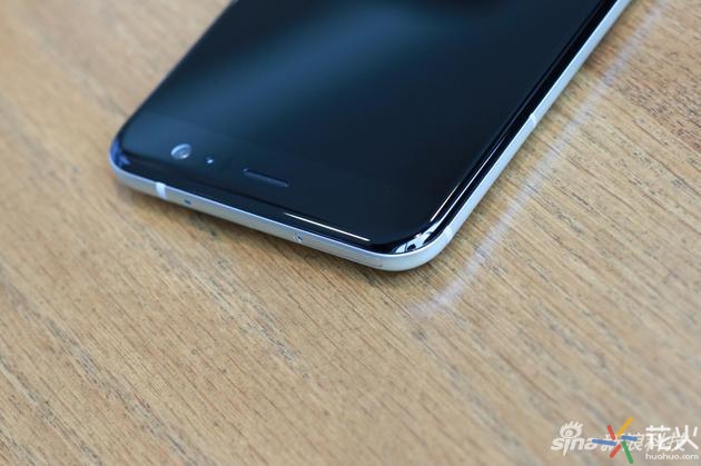 HTC U11先发测评：三d斜面水漾夹层玻璃设计方案很奇特