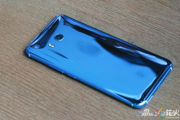 HTC U11先发测评：三d斜面水漾夹层玻璃设计方案很奇特