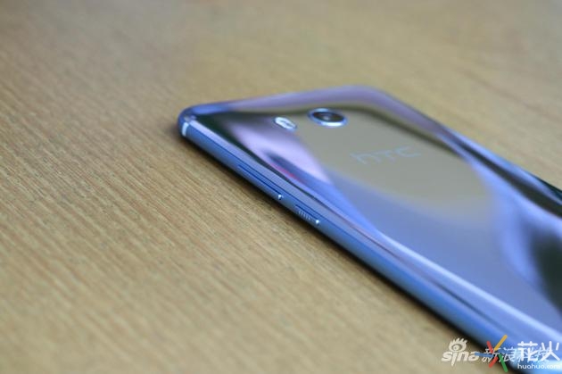 HTC U11先发测评：三d斜面水漾夹层玻璃设计方案很奇特