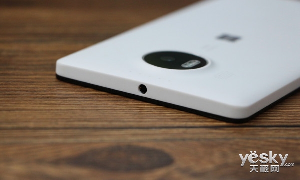 空气简洁商务接待韵味 Lumia 950 XL外型测评