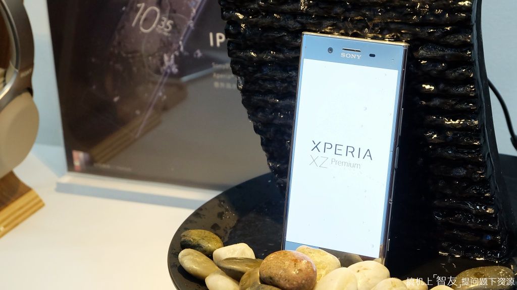 科幻片感十足的镜面玻璃外壳：sonyXperia XZ Premium