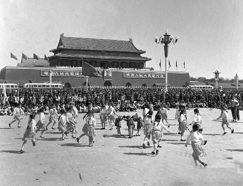 1969--1970，天安门秘密重建，2700人按军队编制