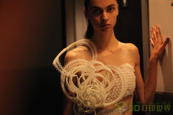 御姐范儿 帮你搜罗15条美翻天的3D打印裙子