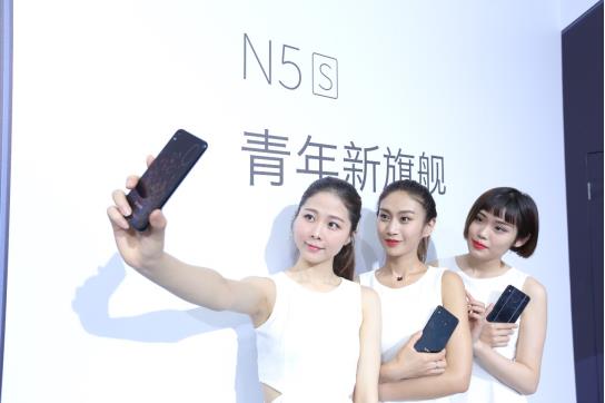 除开颜值爆表 刚公布的360手机N5s还产生了什么提高？