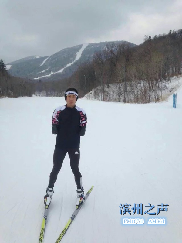 阳信无臂小伙马明涛赴德征战残疾人越野滑雪世界杯