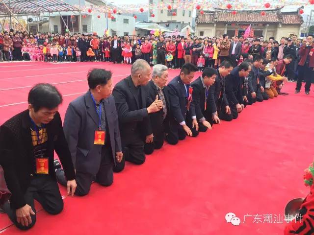 谷饶镇后沟村举行妈祖文化节巡游活动，雅姿娘抬旗 水桌值百万