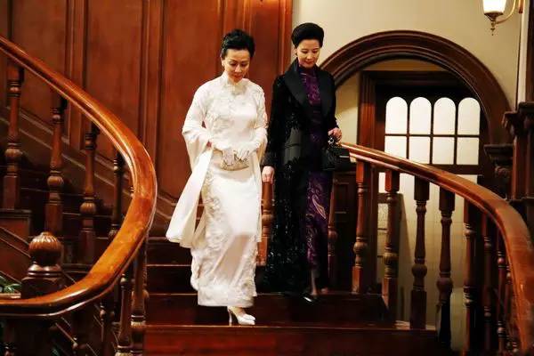 一件刘嘉玲穿过的旗袍值多少钱？
