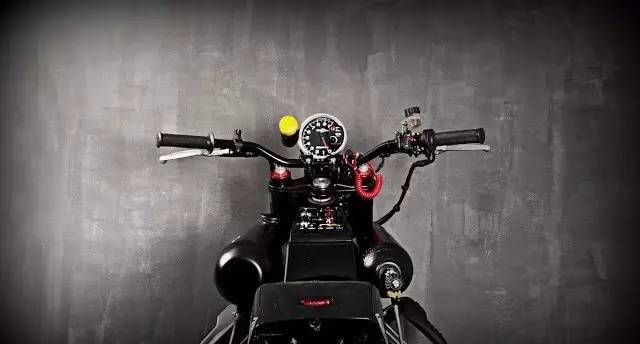 配有氮气加速的MOTO GUZZI V9