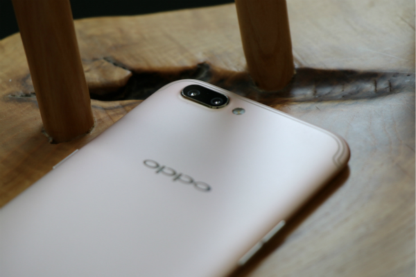 OPPO R11深度评测：比iPhone更轻手感更好 拍照体验跟进一步