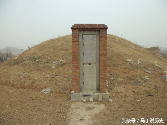 刘邦帝陵与项羽荒凉墓地对比，一座依山傍水，一座荒草丛生，成王败寇