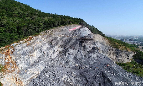 Our country's biggest hill body head is statuary horizontal sky is born, a nostril can hold more than 10 people