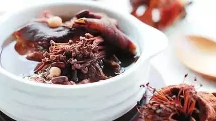 夏季怎么去湿气？这两款&ldquo;神效&rdquo;祛湿茶，喝下湿气不敢缠着你